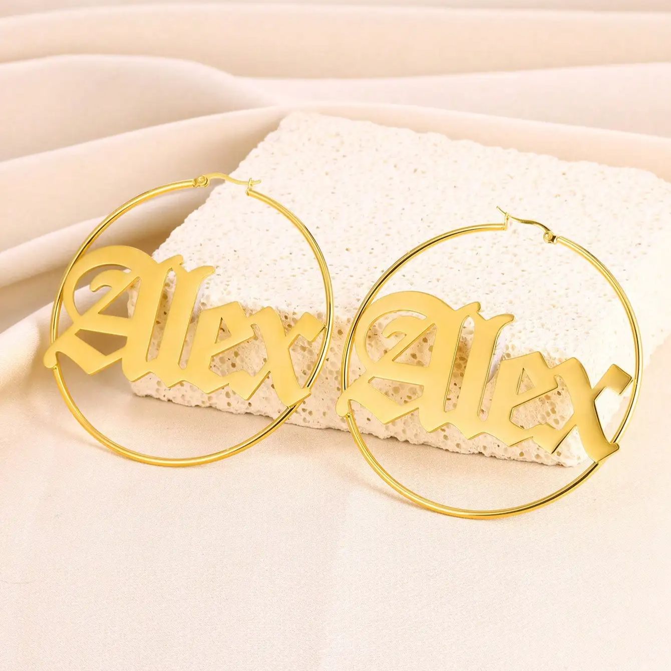 Custom Old English Name Hoop E - đánh giá và giá Women Accessories Name In English